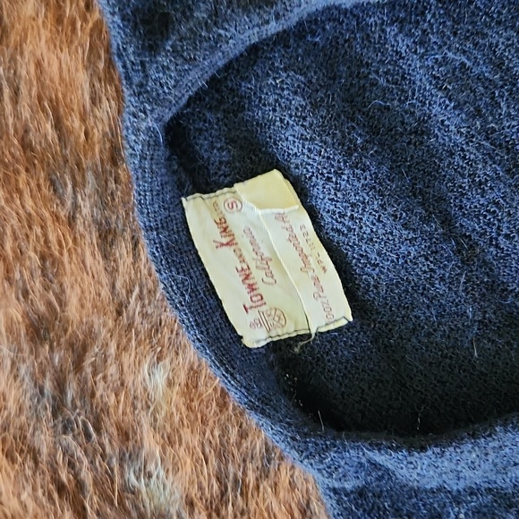 Vintage 100% Alpaca v-neck sweater - Picture 2 of 3